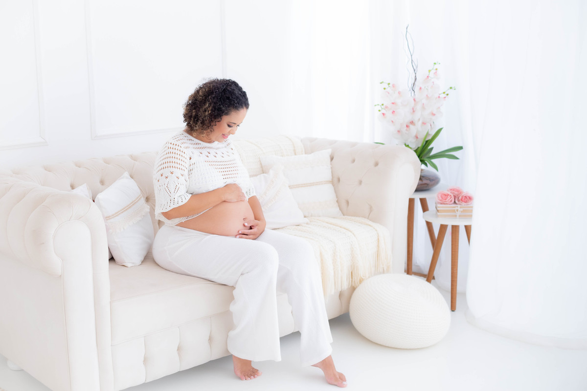 Ensaio gestante estúdio fotográfico Limeira Fotografia clean Photoboutique Histórias e Memórias Fotógrafa Dammarys Dias 