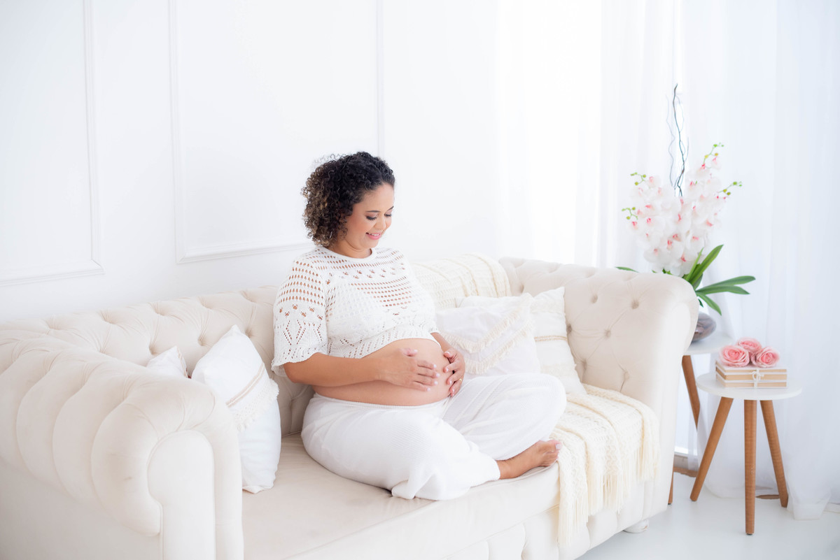 Ensaio gestante estúdio fotográfico Limeira Fotografia clean Photoboutique Histórias e Memórias Fotógrafa Dammarys Dias 