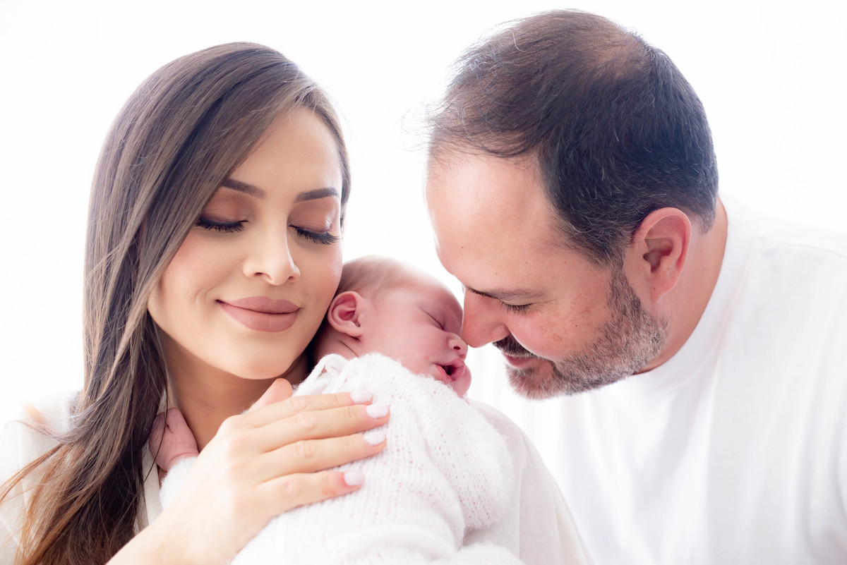 Ensaio newborn bebê com os pais limeira sp Estúdio fotográfico Photoboutique Histórias e Memórias foto recém nascido