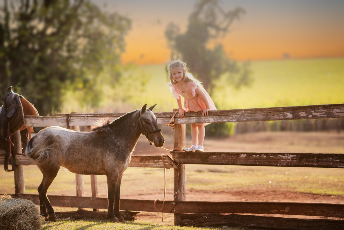 Criança com cavalos Ensaio Fineart fotos crianças na natureza fotografia artística foto na fazendinha Limeira Araras