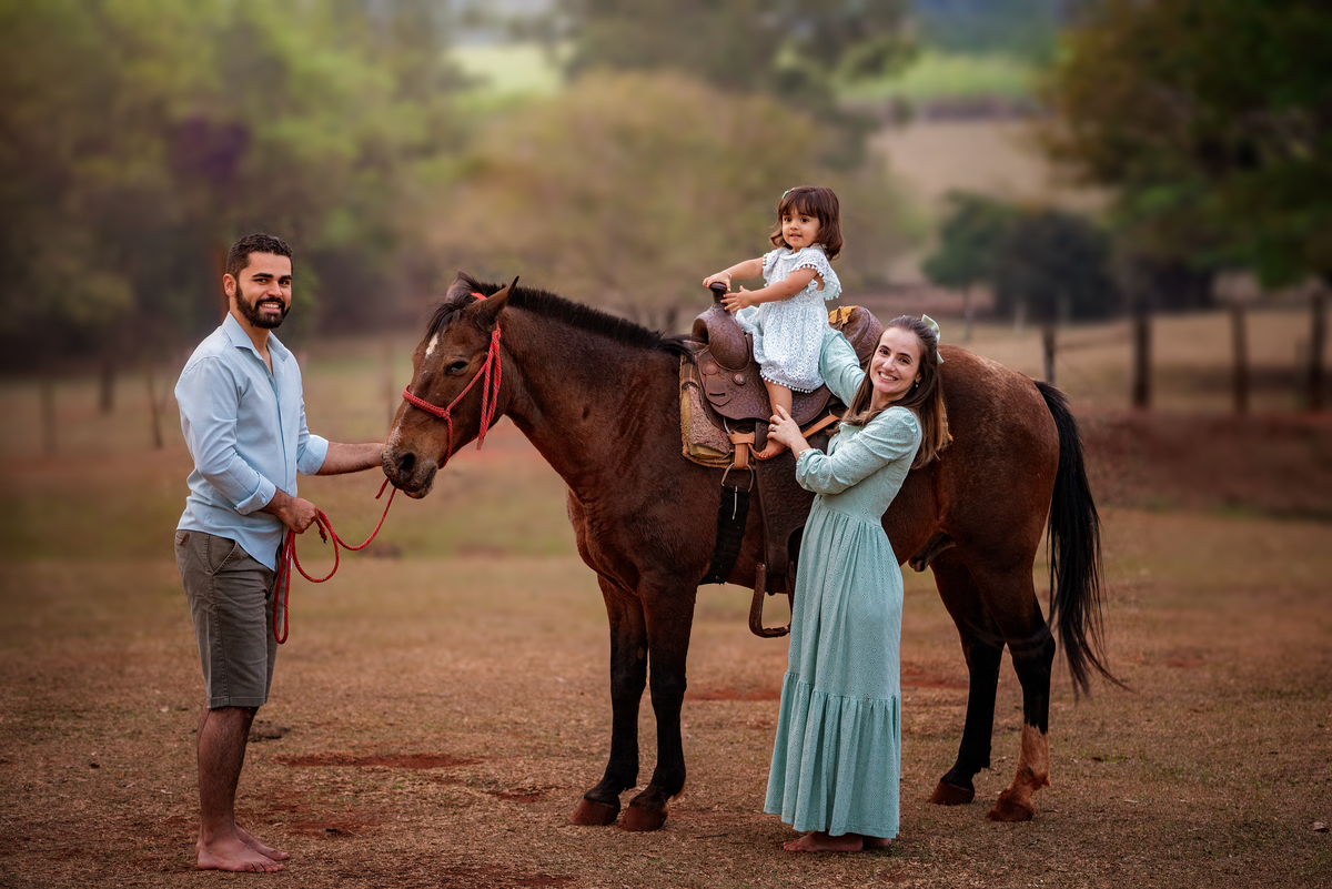 Ensaio Fineart fotos crianças na natureza fotografia artística foto na fazendinha Limeira Araras 
criança com cavalo