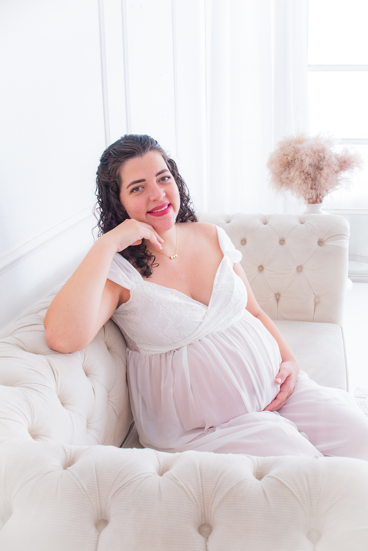 Ensaio gestante em Limeira
estúdio clean cenário branco foto minimalista fotógrafa Dammarys Dias Photoboutique Histórias e Memórias