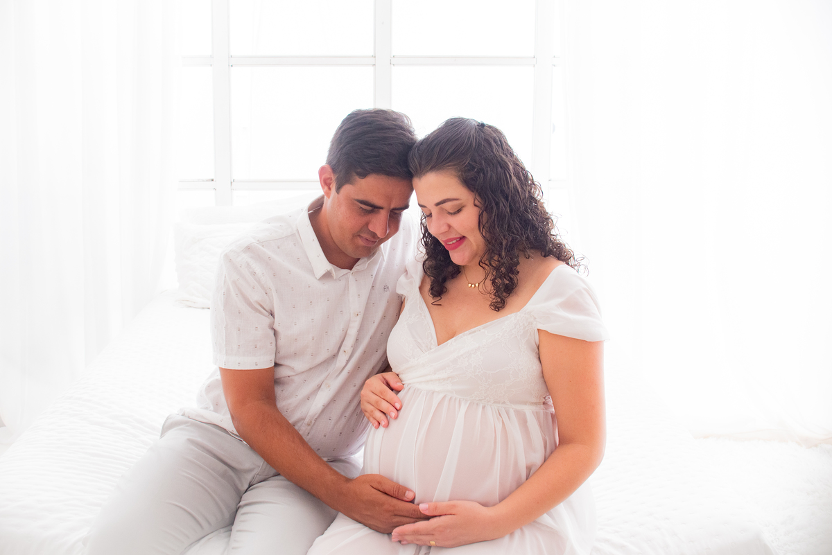 Ensaio gestante em Limeira
estúdio clean cenário branco foto minimalista fotógrafa Dammarys Dias Photoboutique Histórias e Memórias