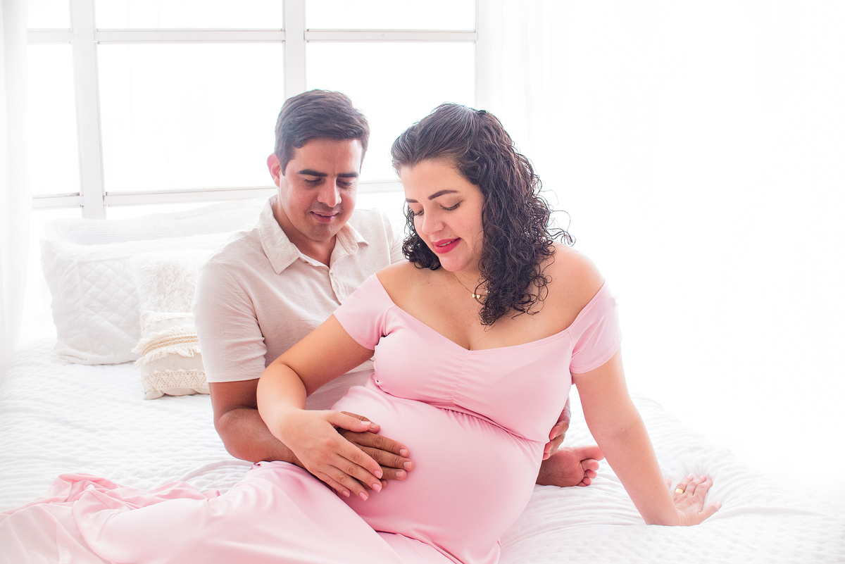 Ensaio gestante em Limeira
estúdio clean cenário branco foto minimalista fotógrafa Dammarys Dias Photoboutique Histórias e Memórias