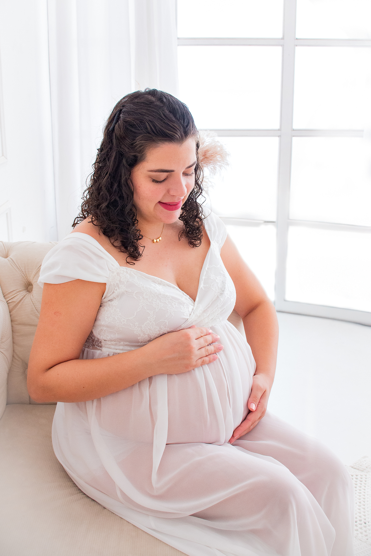 Ensaio gestante em Limeira
estúdio clean cenário branco foto minimalista fotógrafa Dammarys Dias Photoboutique Histórias e Memórias
