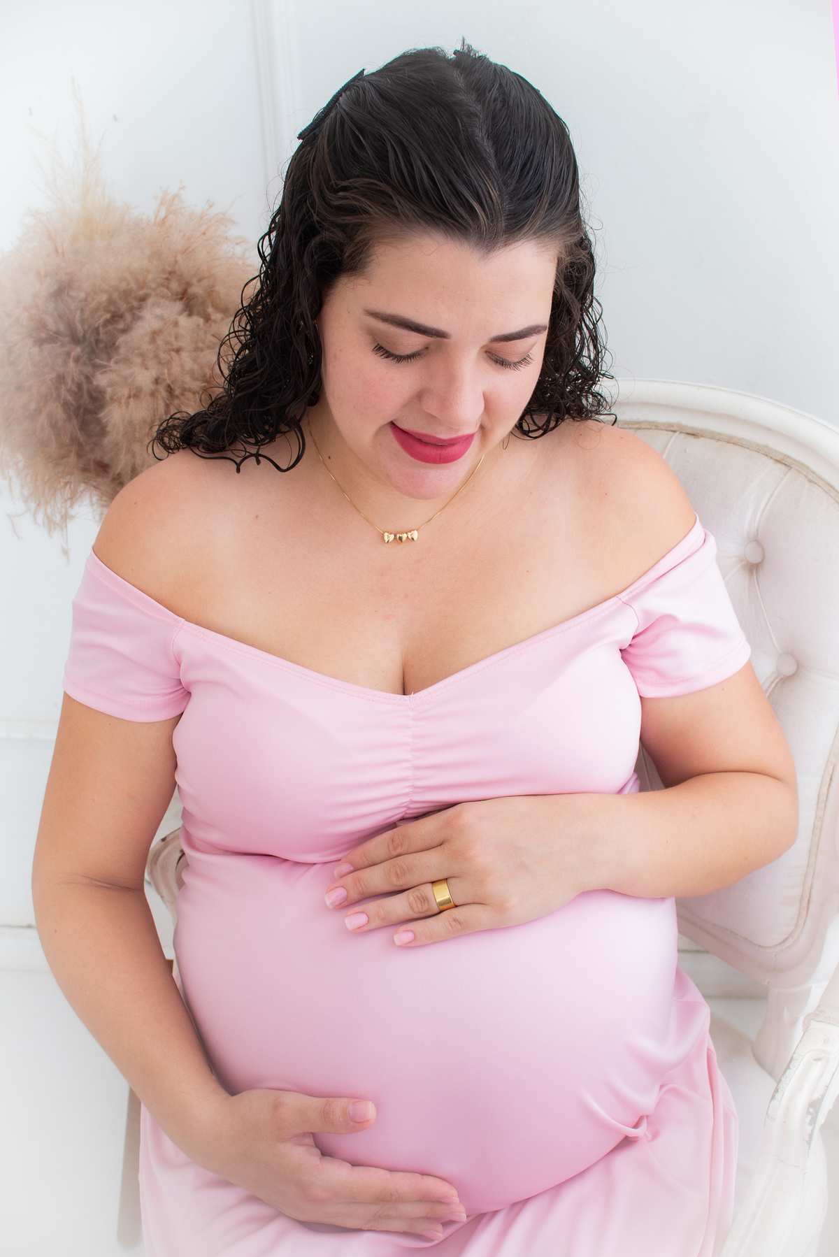 Ensaio gestante em Limeira
estúdio clean cenário branco foto minimalista fotógrafa Dammarys Dias Photoboutique Histórias e Memórias