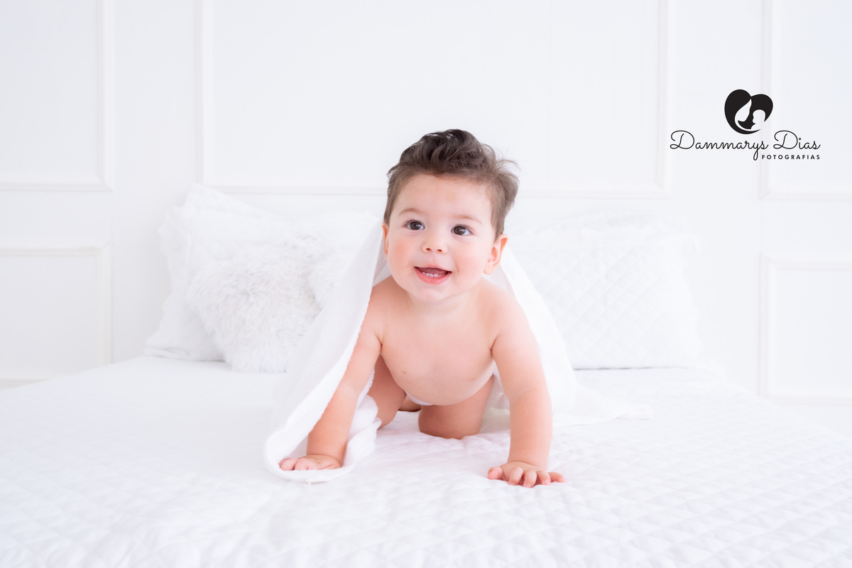 ensaio bebe pelado na cama estúdio Dammarys Dias Fotografias Limeira SP