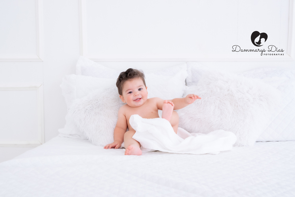 ensaio bebe pelado na cama estúdio Dammarys Dias Fotografias Limeira SP