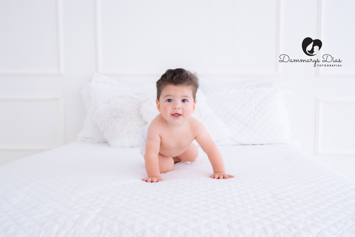 ensaio bebe pelado na cama estúdio Dammarys Dias Fotografias Limeira SP