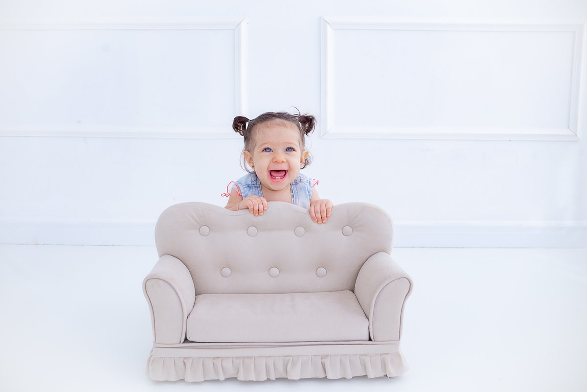 Acompanhamento do bebê no sofá Limeira SP Estúdio Histórias e Memórias