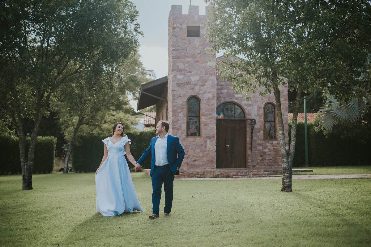casal no ensaio pre wedding no spa pobore, fotos que antecedem o casamento, com o fotografo sergio simoes de rondonopolis