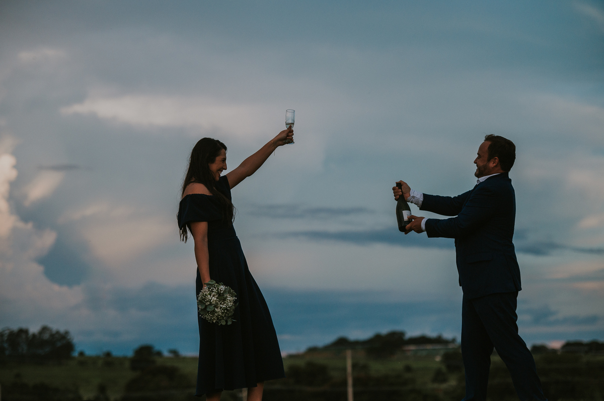 casal no ensaio pre wedding no spa pobore, fotos que antecedem o casamento, com o fotografo sergio simoes de rondonopolis