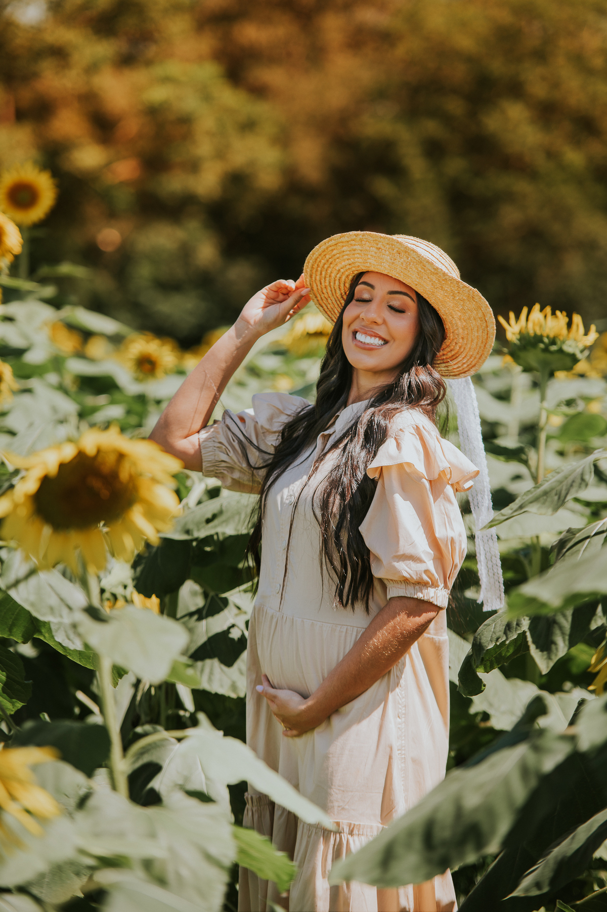 Amor, luz e girassóis — o cenário perfeito para celebrar a chegada da nossa pequena.