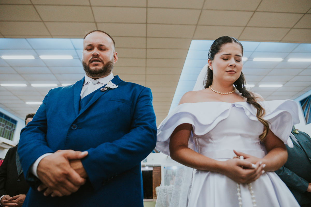 Thais e Marcos viveram um dia inesquecível. Do making of à festa, cada momento foi registrado com emoção e autenticidade pelo fotógrafo de Rondonópolis Sérgio Simões, revelando a essência e o amor do casal.