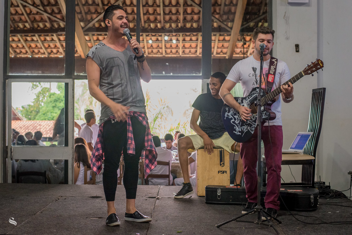 Aniversario de 15 anos da Thais Estolano, decoração, bolo, doces, buffet, musicas, drink, bebidas, fotografia. A debutante Thais desfilando sua beleza pelo nosso site, fotos pelo fotografo de Rondonópolis Sergio Simões