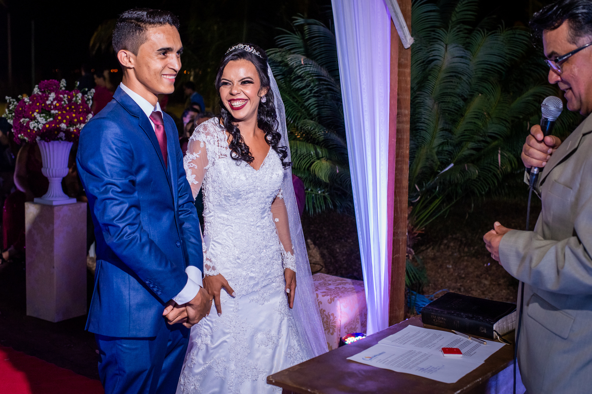 Nem todos os anjos tem asas, às vezes eles têm apenas o dom de te fazer sorrir.