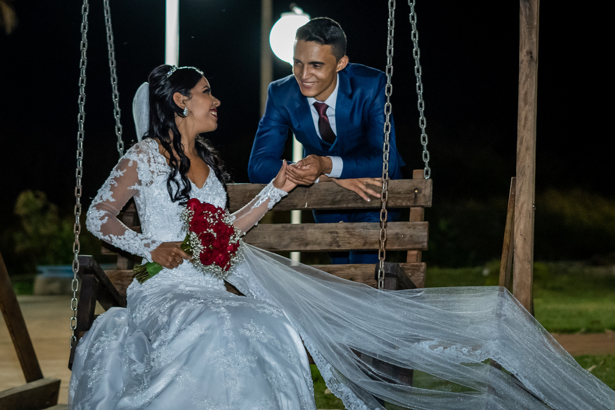 Se apaixone por alguém que te faça rir dos seus próprios erros, que te aceite do jeito que você é.