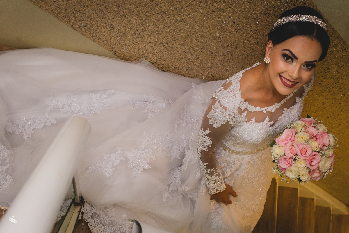 Casamento externo de Thais e João Paulo, realizado na igreja Familia em Cristo, por Sergio Simões fotógrafo de Rondonópolis, Mato Grosso e região.