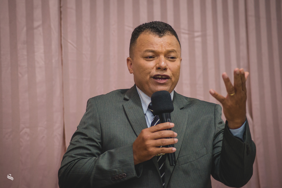 Casamento externo de Thais e João Paulo, realizado na igreja Familia em Cristo, por Sergio Simões fotógrafo de Rondonópolis, Mato Grosso e região.