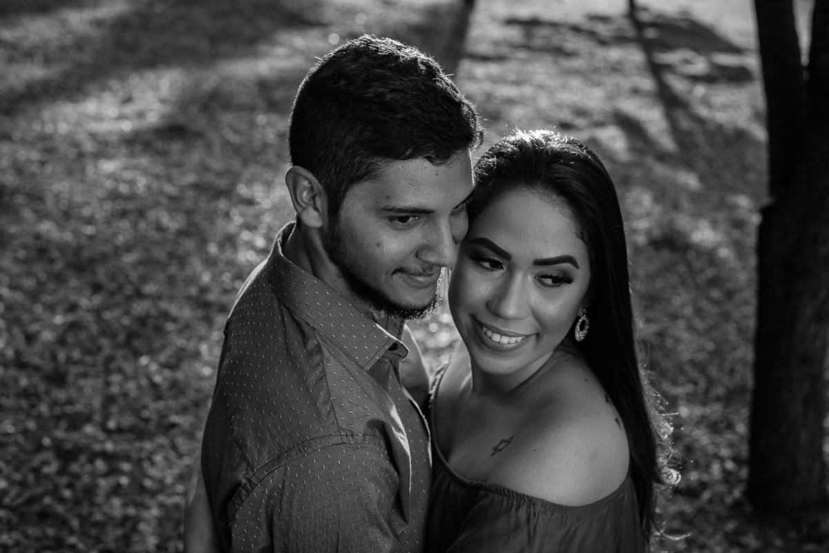 Ensaio de casal pré-wedding de Stefani e Eliezer no Espaço Bem Viver em Rondonópolis, pelo fotografo Sergio Simões