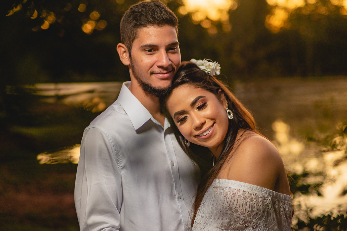 Ensaio de casal pré-wedding de Stefani e Eliezer no Espaço Bem Viver em Rondonópolis, pelo fotografo Sergio Simões
