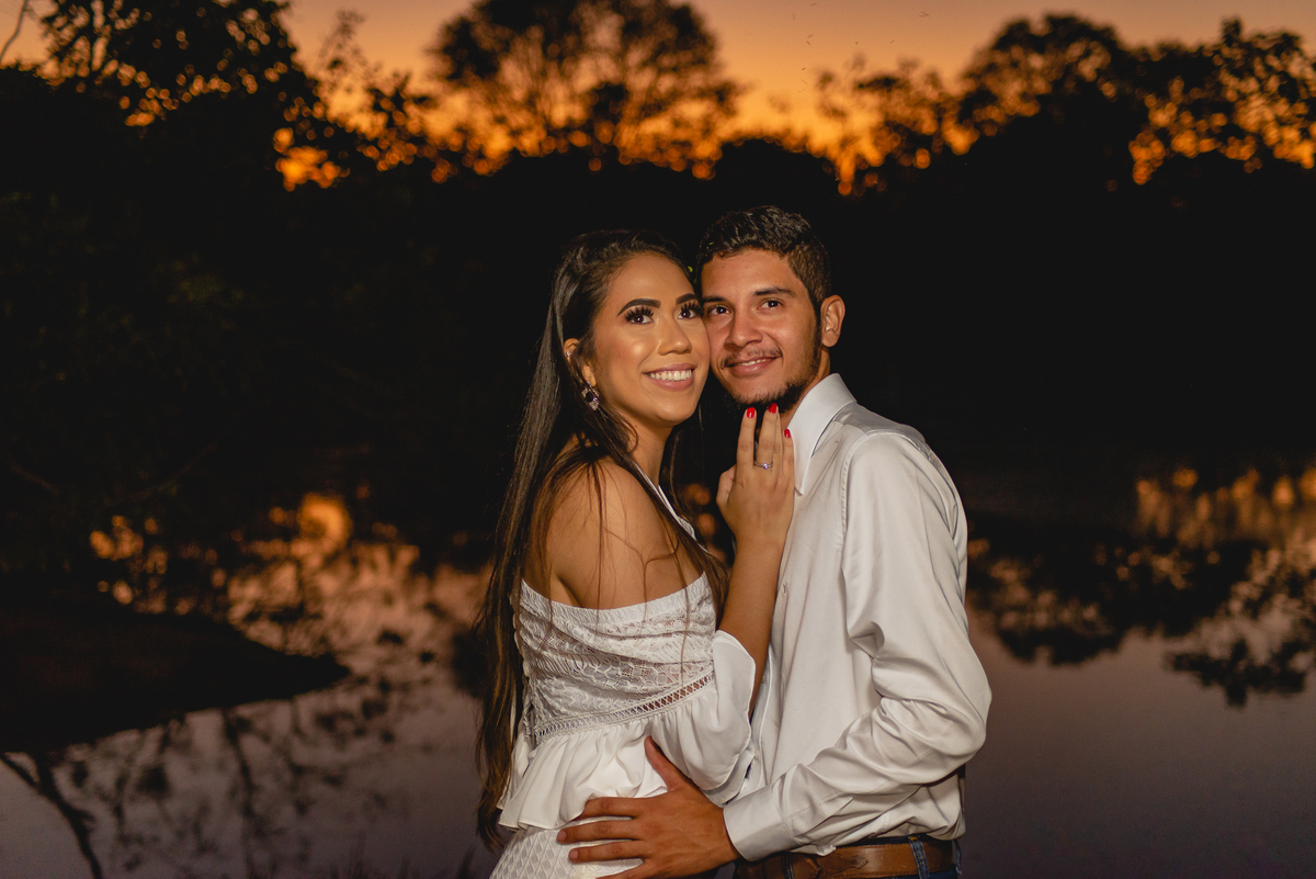 Ensaio de casal pré-wedding de Stefani e Eliezer no Espaço Bem Viver em Rondonópolis, pelo fotografo Sergio Simões