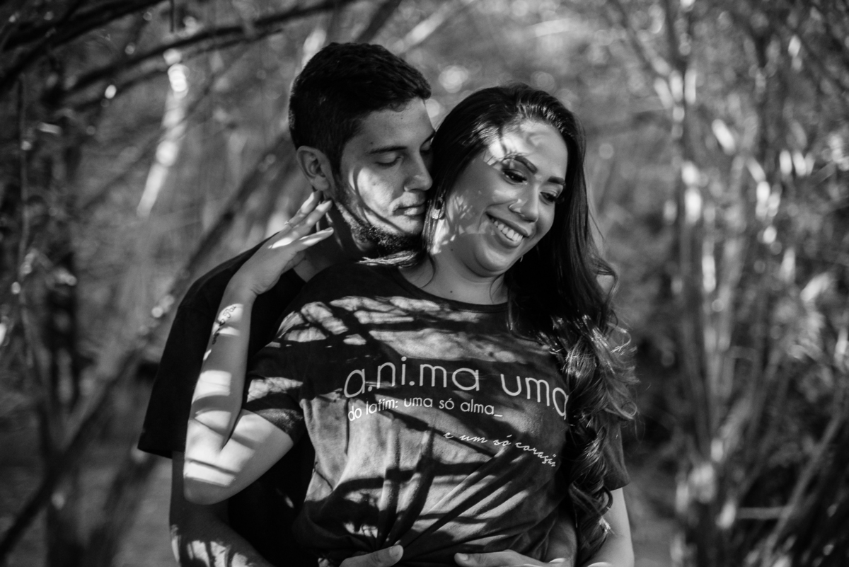 Ensaio de casal pré-wedding de Stefani e Eliezer no Espaço Bem Viver em Rondonópolis, pelo fotografo Sergio Simões