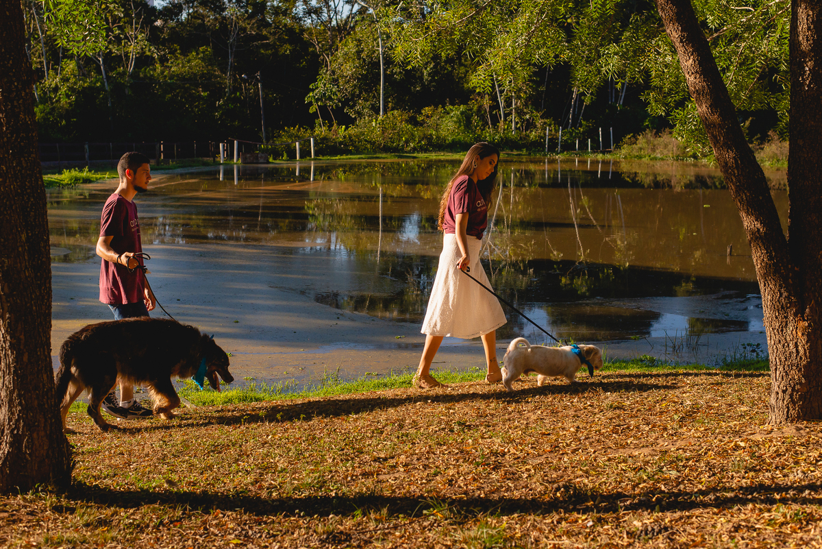 Ensaio de casal pré-wedding de Stefani e Eliezer no Espaço Bem Viver em Rondonópolis, pelo fotografo Sergio Simões