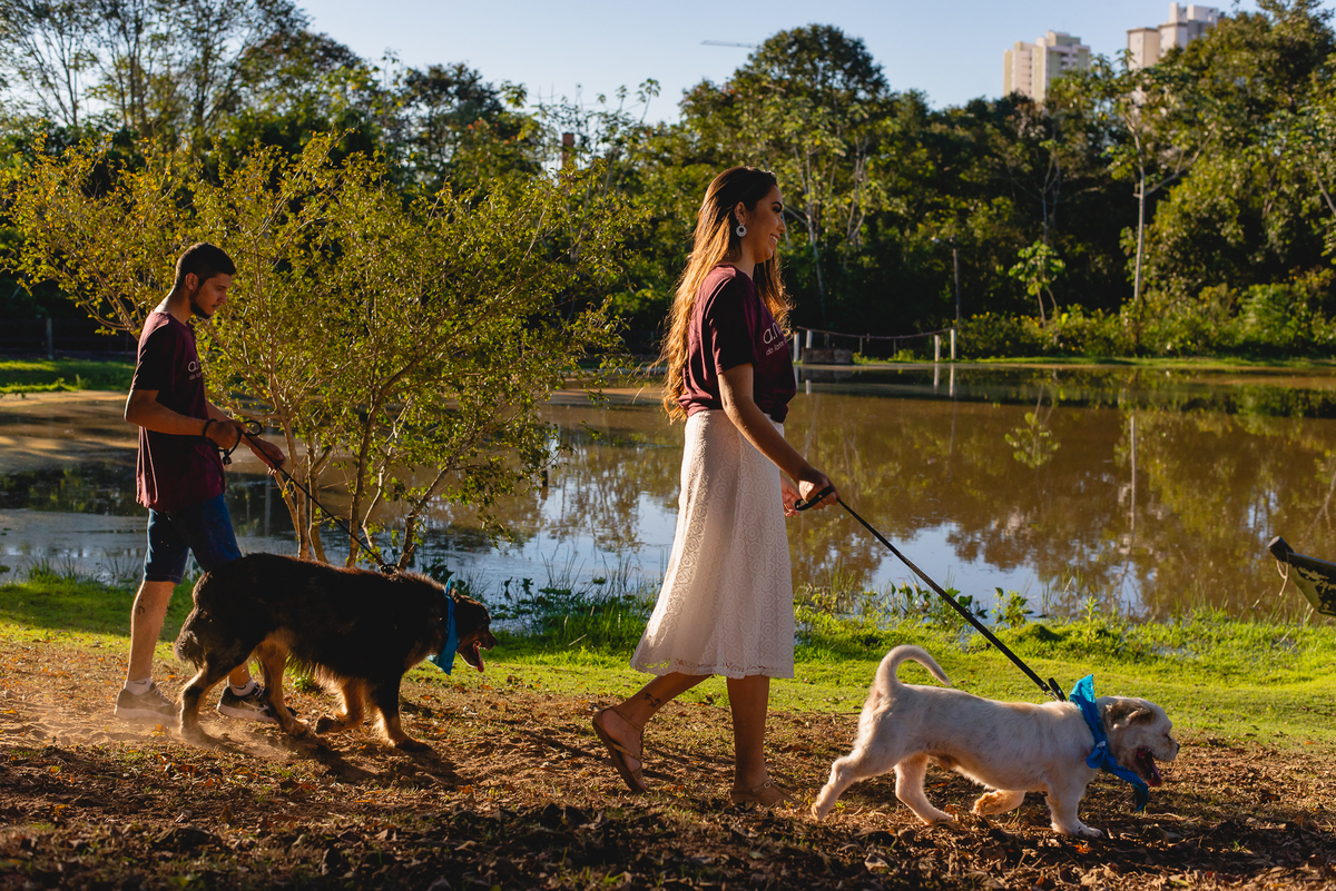 Ensaio de casal pré-wedding de Stefani e Eliezer no Espaço Bem Viver em Rondonópolis, pelo fotografo Sergio Simões