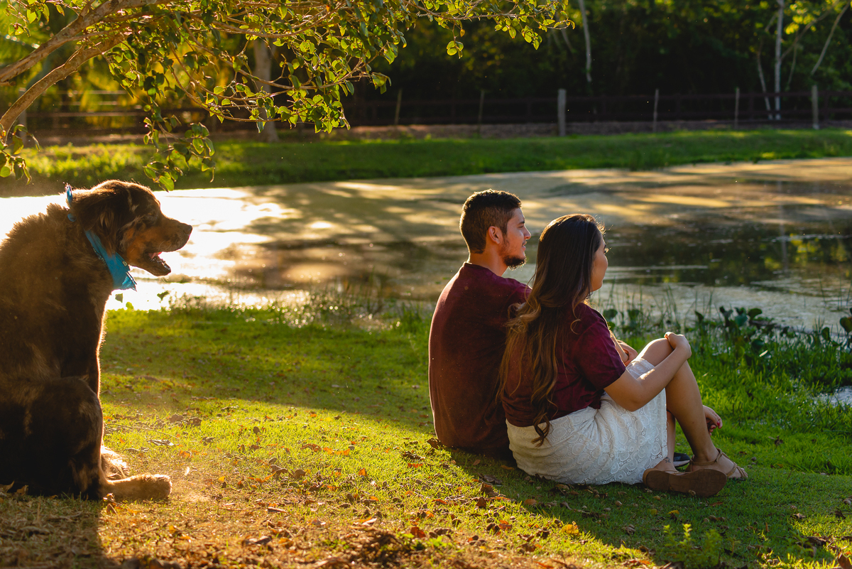 Ensaio de casal pré-wedding de Stefani e Eliezer no Espaço Bem Viver em Rondonópolis, pelo fotografo Sergio Simões