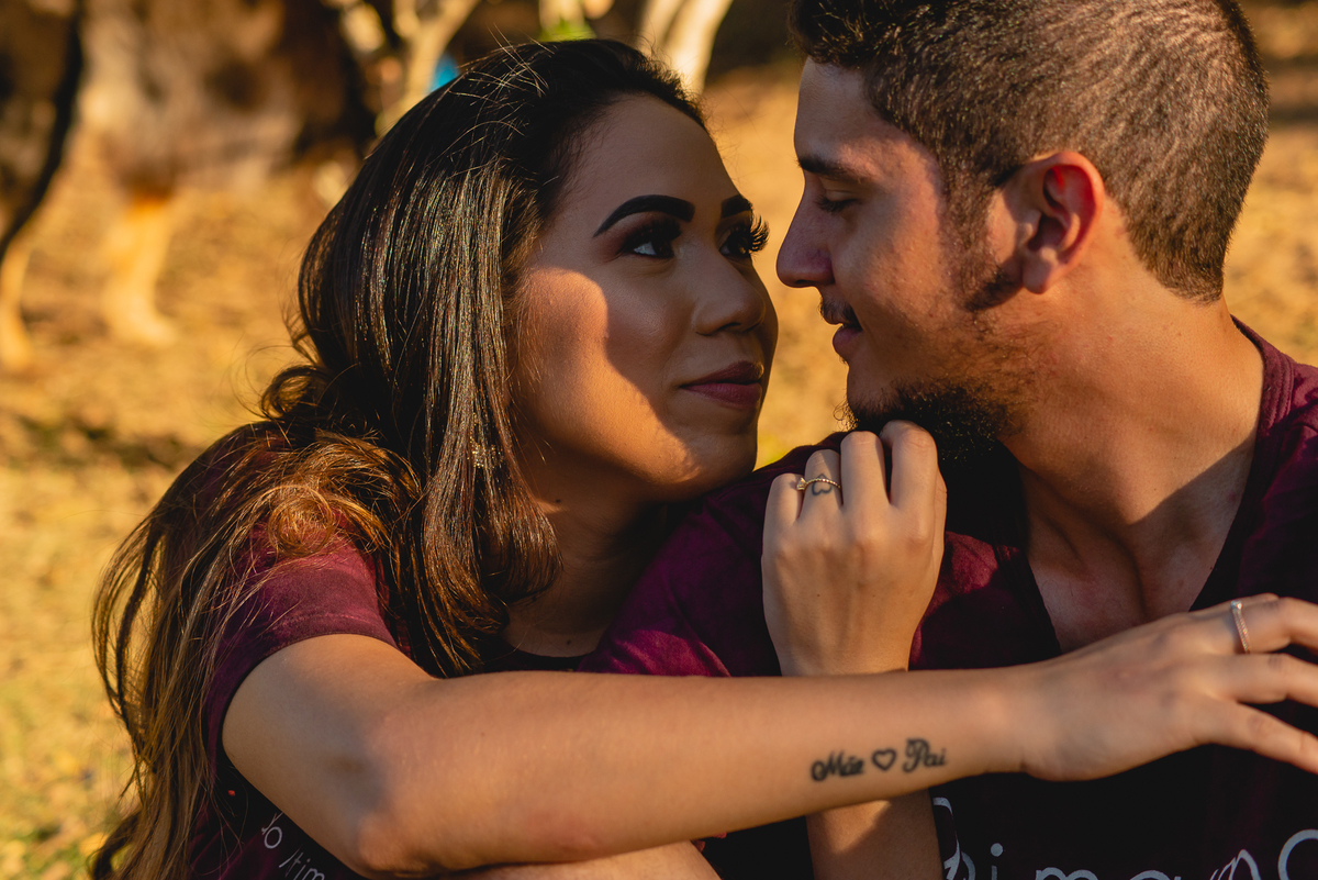 Ensaio de casal pré-wedding de Stefani e Eliezer no Espaço Bem Viver em Rondonópolis, pelo fotografo Sergio Simões