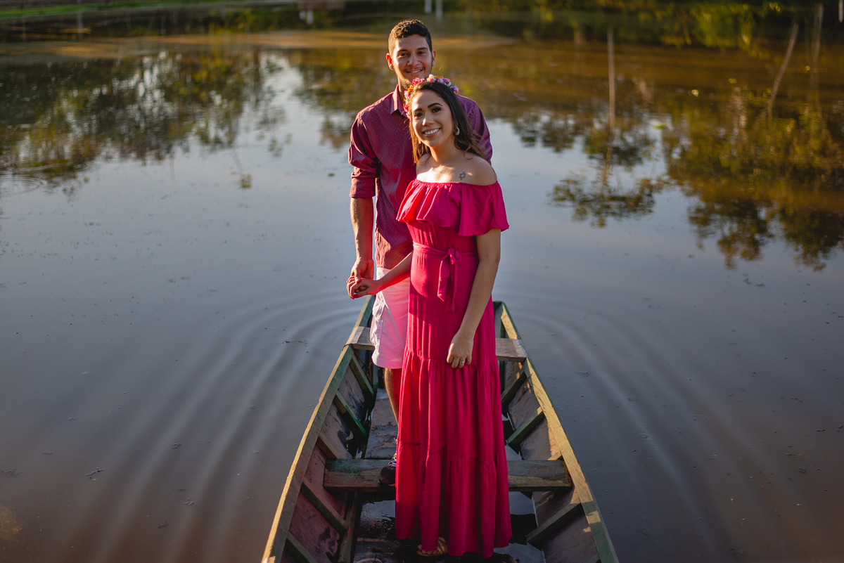 Ensaio de casal pré-wedding de Stefani e Eliezer no Espaço Bem Viver em Rondonópolis, pelo fotografo Sergio Simões