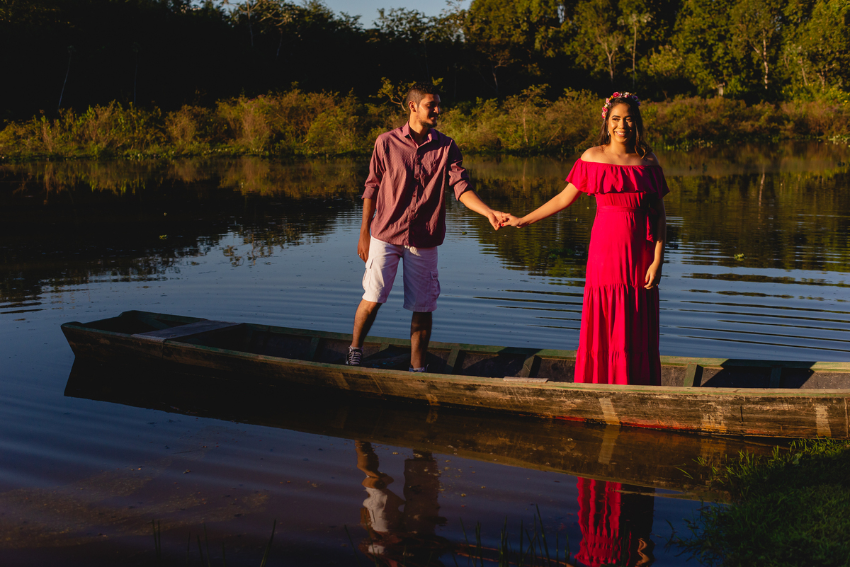 Ensaio de casal pré-wedding de Stefani e Eliezer no Espaço Bem Viver em Rondonópolis, pelo fotografo Sergio Simões