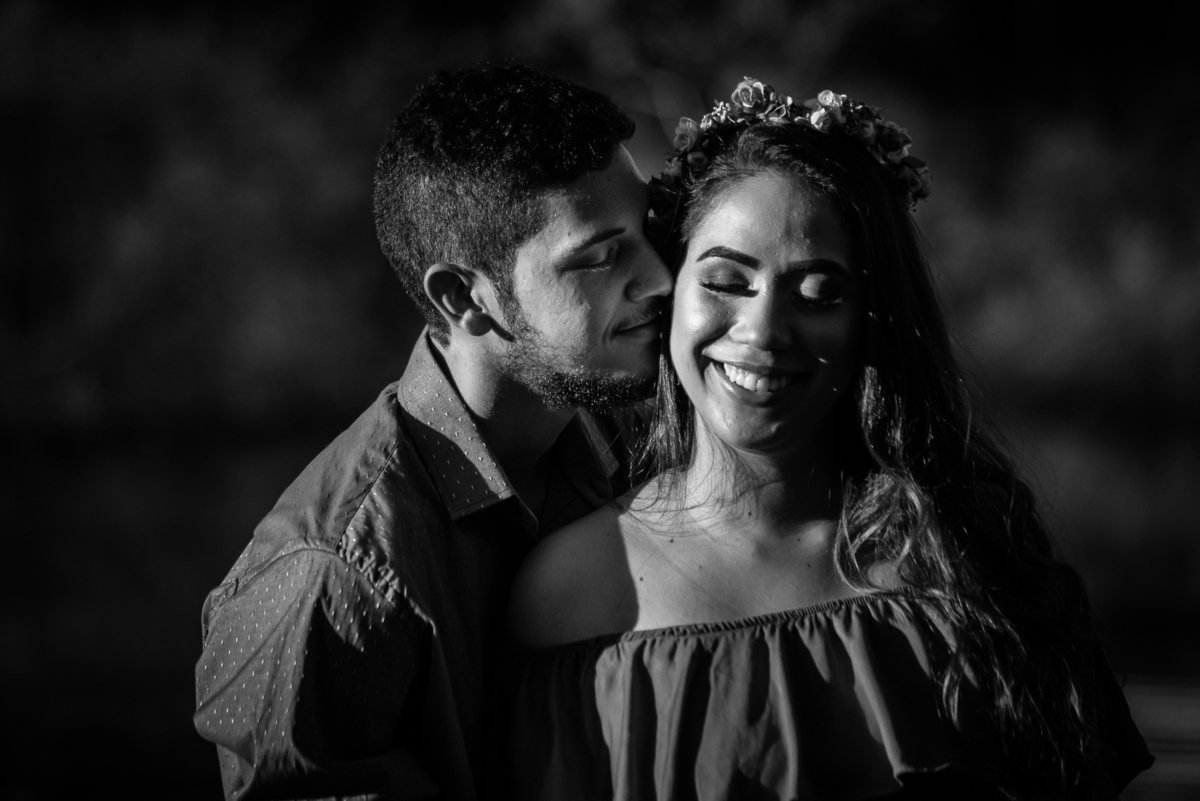 Ensaio de casal pré-wedding de Stefani e Eliezer no Espaço Bem Viver em Rondonópolis, pelo fotografo Sergio Simões