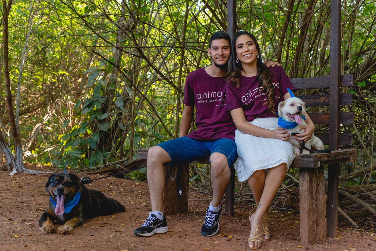 Ensaio de casal pré-wedding de Stefani e Eliezer no Espaço Bem Viver em Rondonópolis, pelo fotografo Sergio Simões 