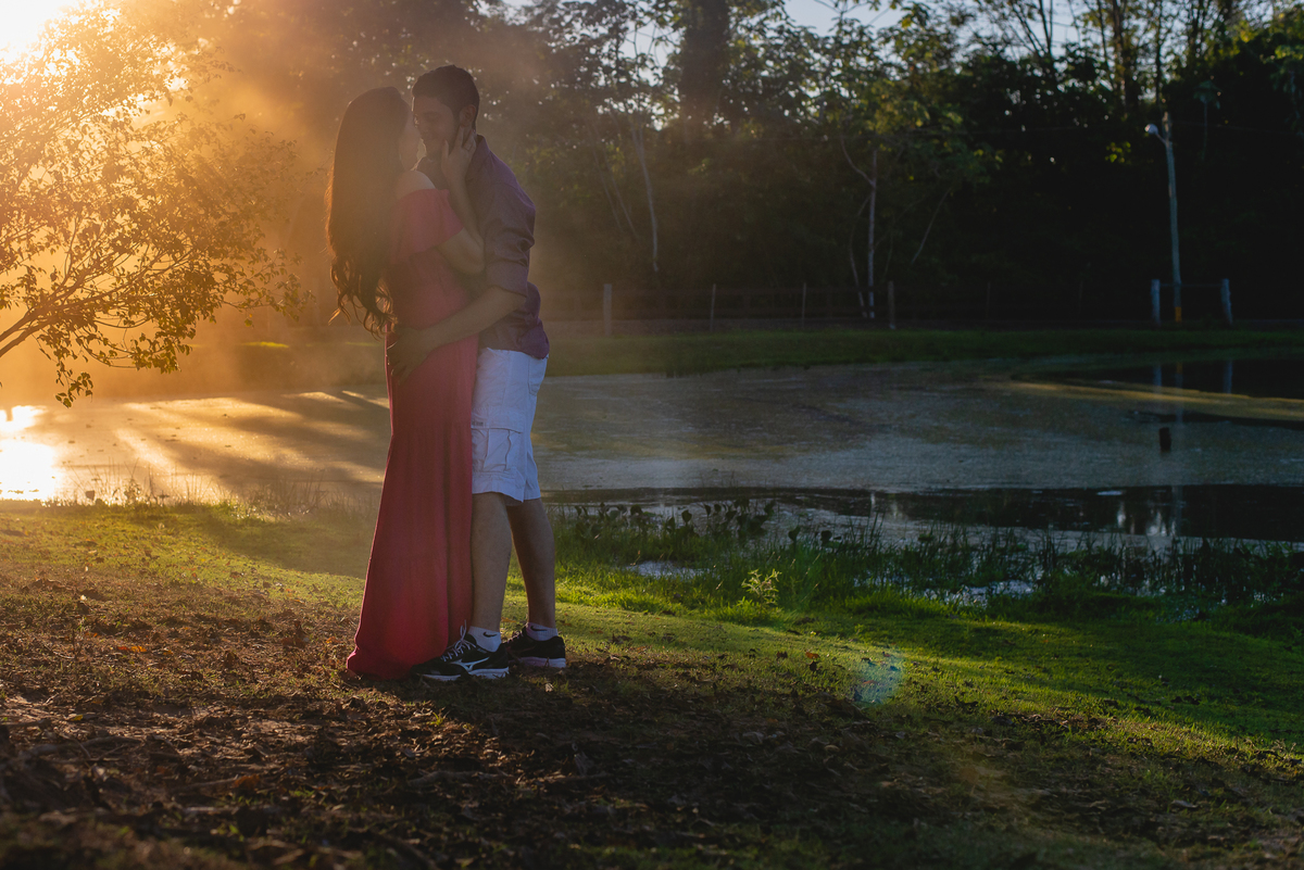 Ensaio de casal pré-wedding de Stefani e Eliezer no Espaço Bem Viver em Rondonópolis, pelo fotografo Sergio Simões