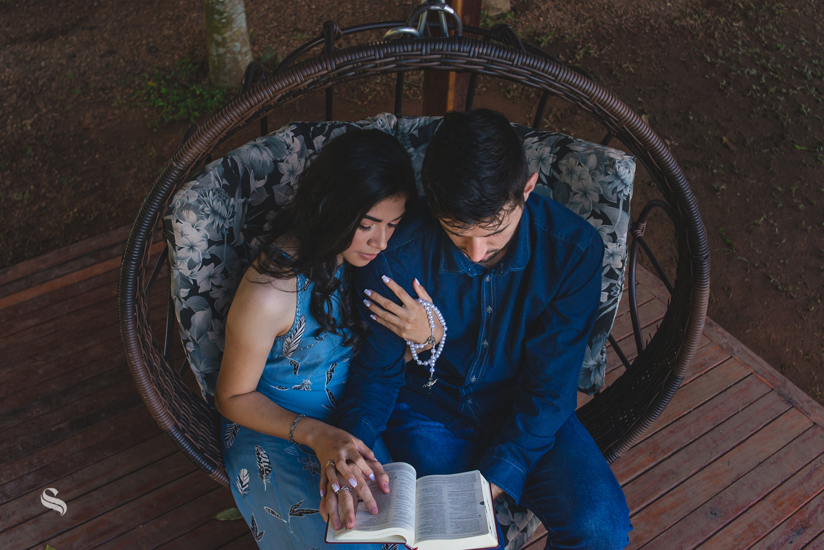 Ensaio de casal pré-wedding de Deborah e Mauricio no Espaço Bem Viver em Rondonópolis, pelo fotografo Sergio Simões 