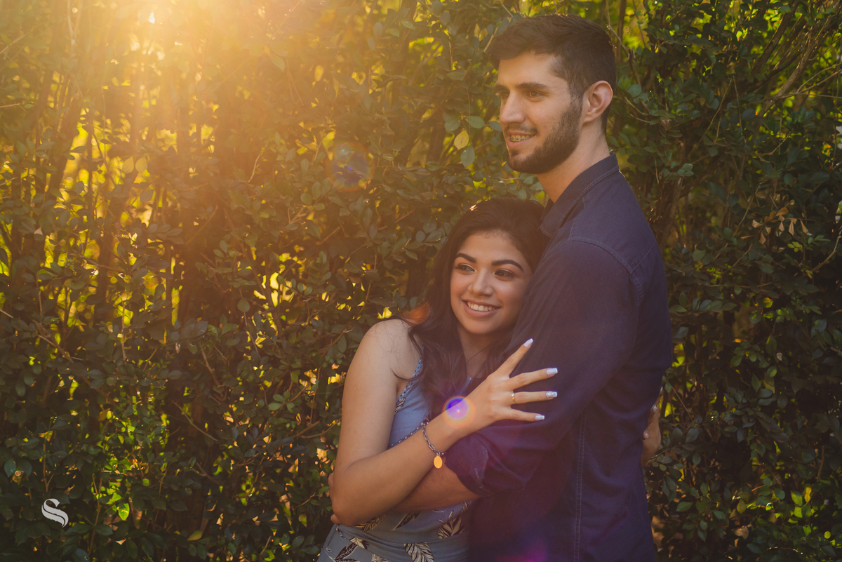 Ensaio de casal pré-wedding de Deborah e Mauricio no Espaço Bem Viver em Rondonópolis, pelo fotografo Sergio Simões 