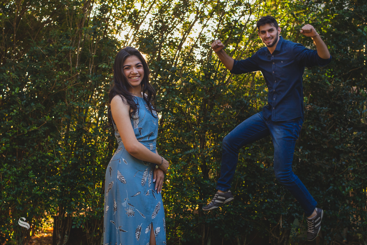 Ensaio de casal pré-wedding de Deborah e Mauricio no Espaço Bem Viver em Rondonópolis, pelo fotografo Sergio Simões 