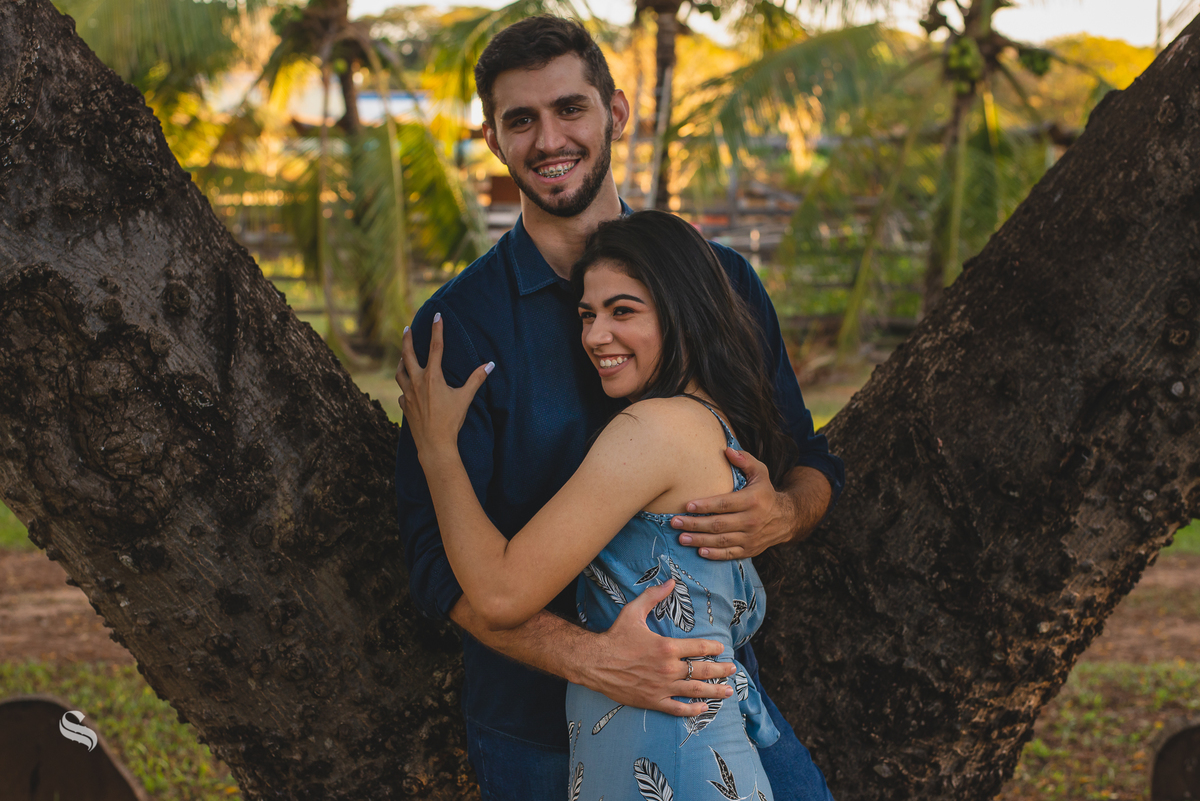 Ensaio de casal pré-wedding de Deborah e Mauricio no Espaço Bem Viver em Rondonópolis, pelo fotografo Sergio Simões 