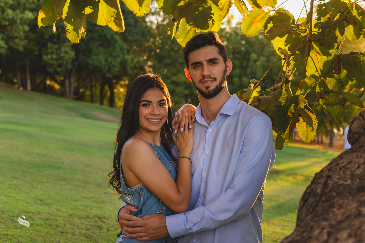 Ensaio de casal pré-wedding de Deborah e Mauricio no Espaço Bem Viver em Rondonópolis, pelo fotografo Sergio Simões 