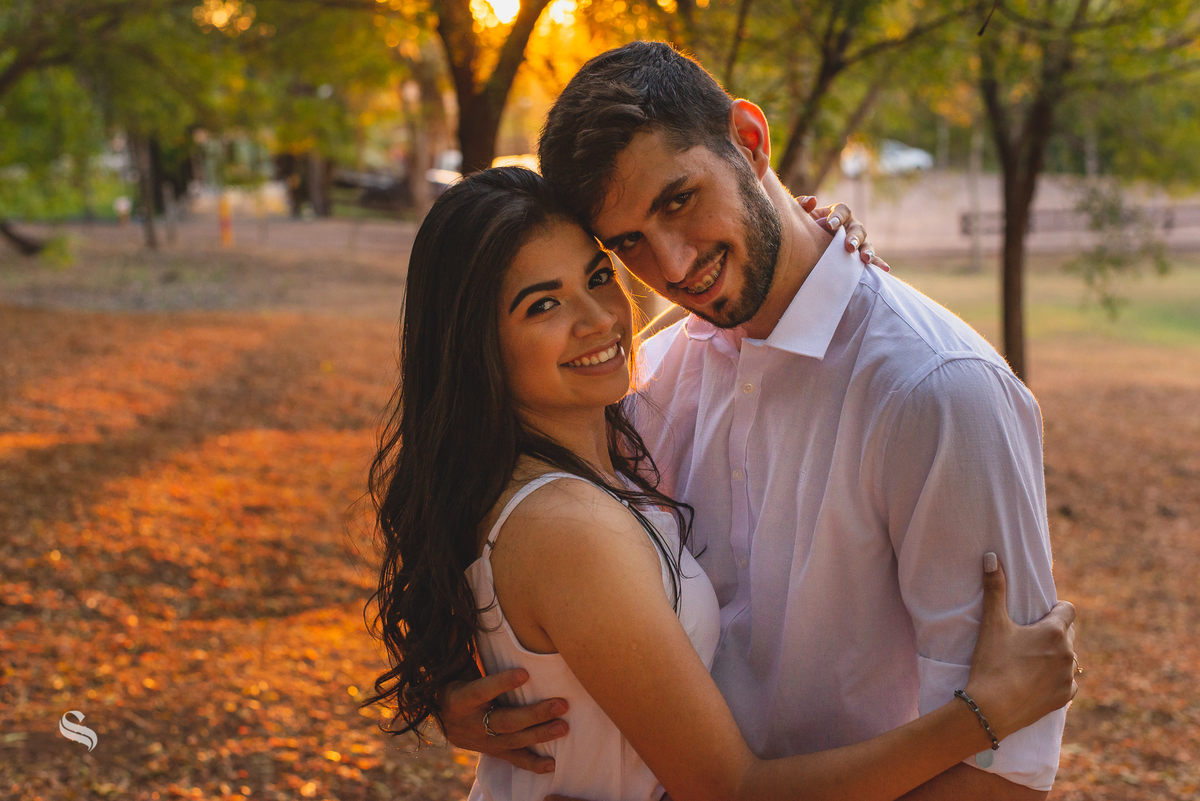 Ensaio de casal pré-wedding de Deborah e Mauricio no Espaço Bem Viver em Rondonópolis, pelo fotografo Sergio Simões 