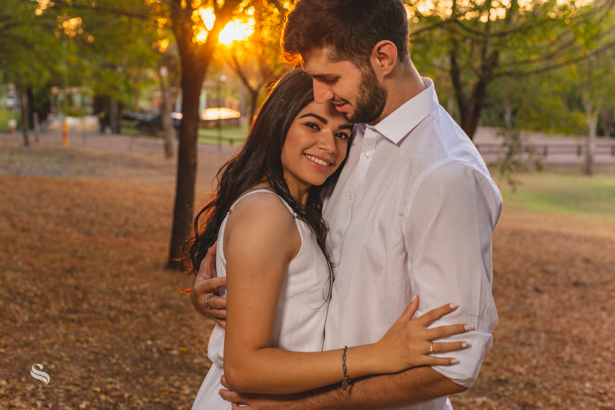 Ensaio de casal pré-wedding de Deborah e Mauricio no Espaço Bem Viver em Rondonópolis, pelo fotografo Sergio Simões 