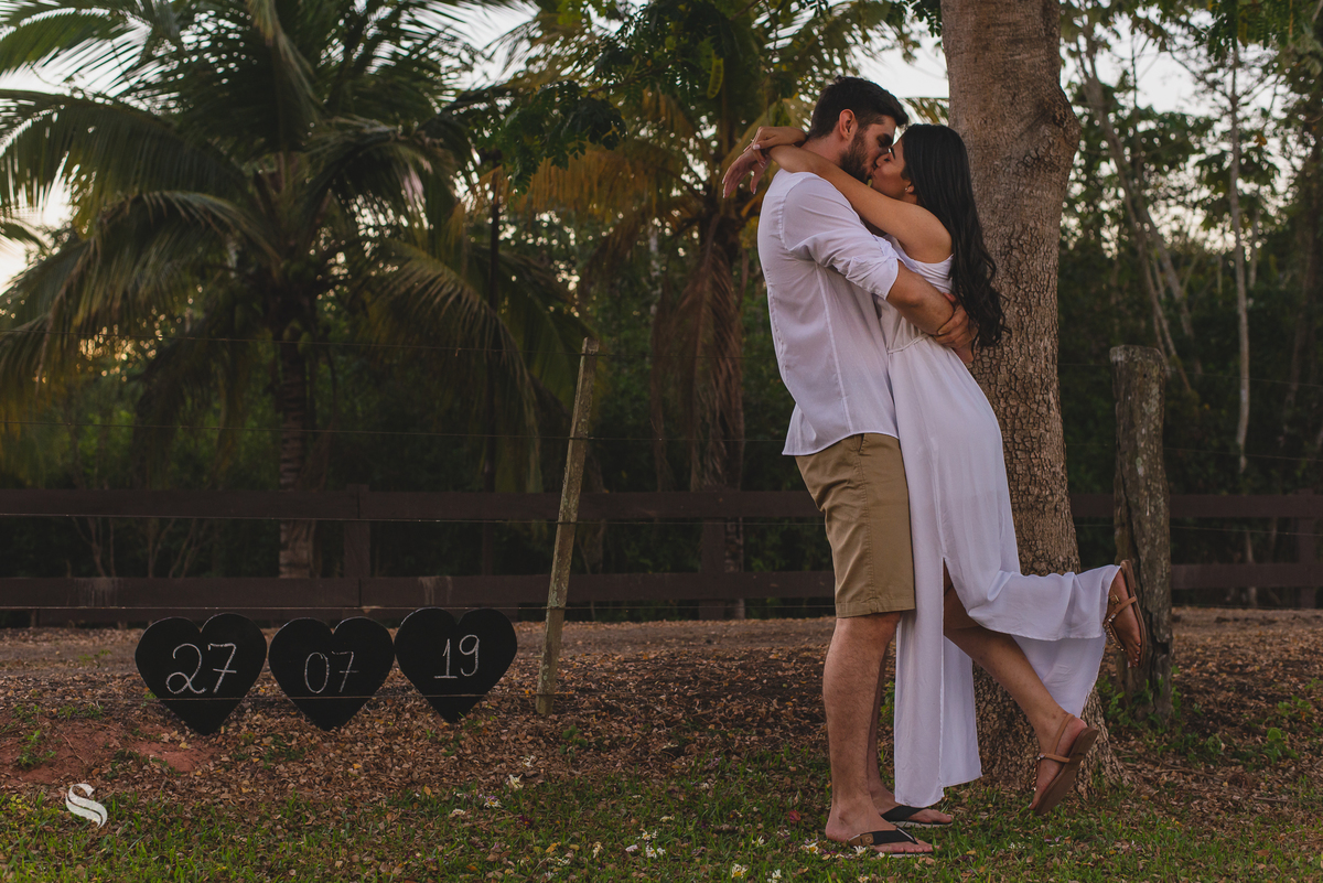 Ensaio de casal pré-wedding de Deborah e Mauricio no Espaço Bem Viver em Rondonópolis, pelo fotografo Sergio Simões 