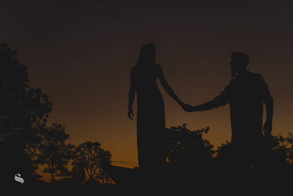 Ensaio de casal pré-wedding de Deborah e Mauricio no Espaço Bem Viver em Rondonópolis, pelo fotografo Sergio Simões 