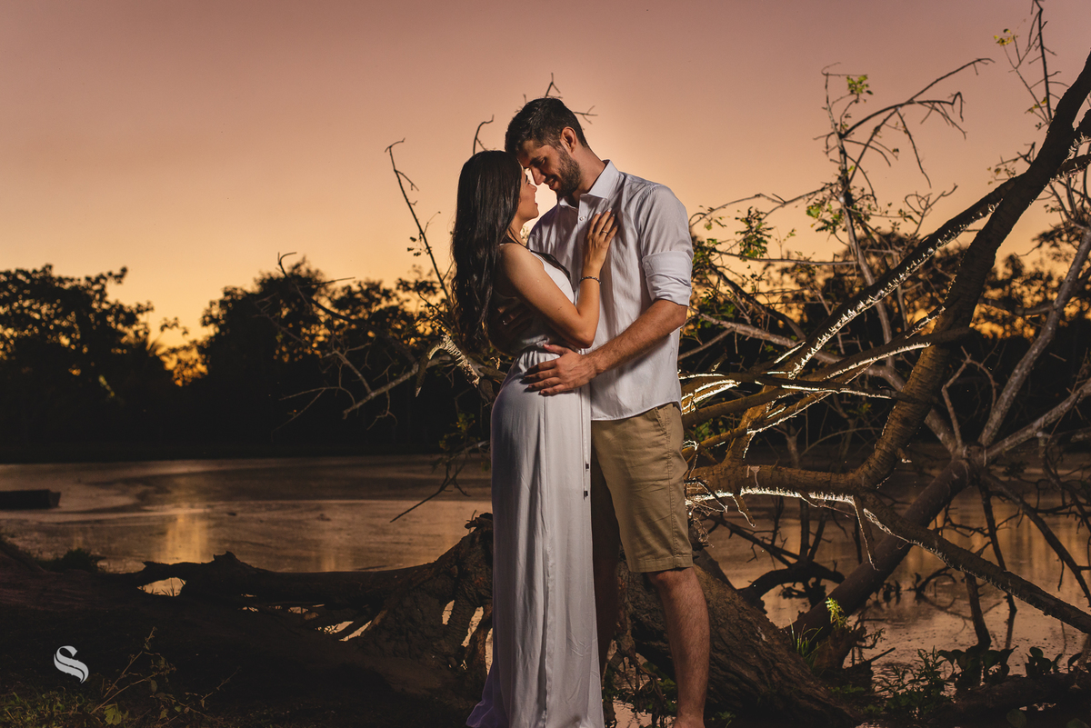 Ensaio de casal pré-wedding de Deborah e Mauricio no Espaço Bem Viver em Rondonópolis, pelo fotografo Sergio Simões 