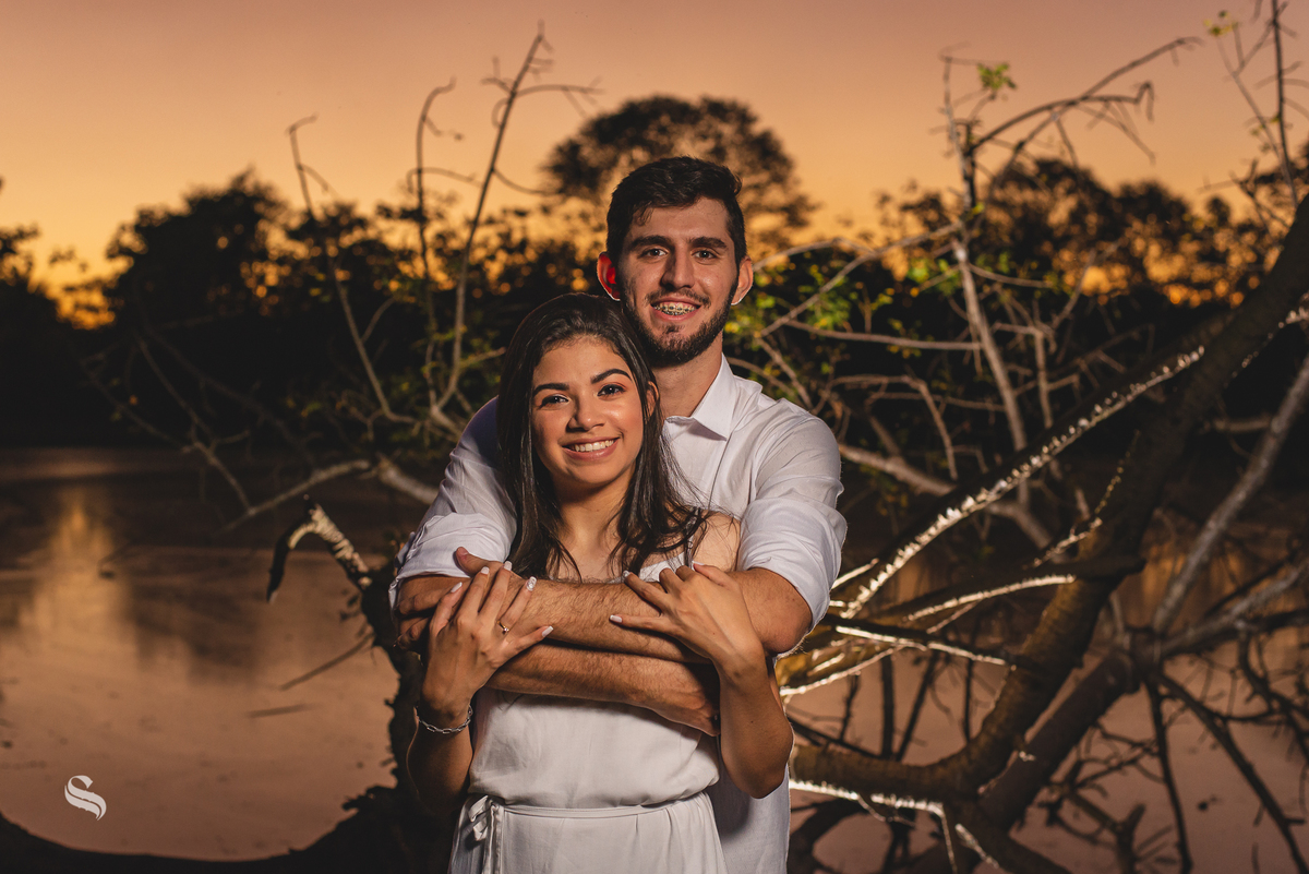 Ensaio de casal pré-wedding de Deborah e Mauricio no Espaço Bem Viver em Rondonópolis, pelo fotografo Sergio Simões 