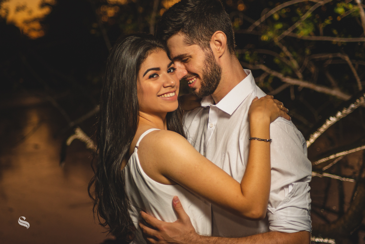 Ensaio de casal pré-wedding de Deborah e Mauricio no Espaço Bem Viver em Rondonópolis, pelo fotografo Sergio Simões 
