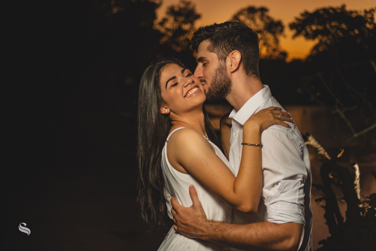Ensaio de casal pré-wedding de Deborah e Mauricio no Espaço Bem Viver em Rondonópolis, pelo fotografo Sergio Simões 
