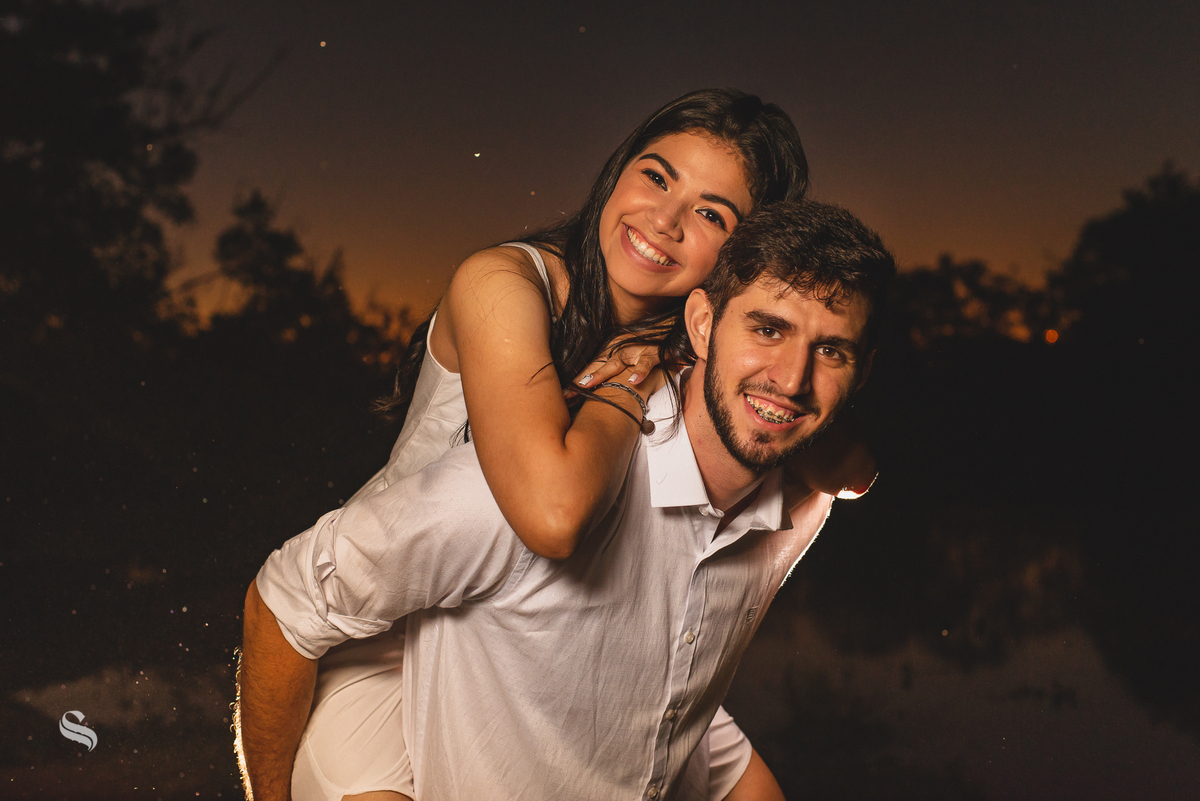 Ensaio de casal pré-wedding de Deborah e Mauricio no Espaço Bem Viver em Rondonópolis, pelo fotografo Sergio Simões 